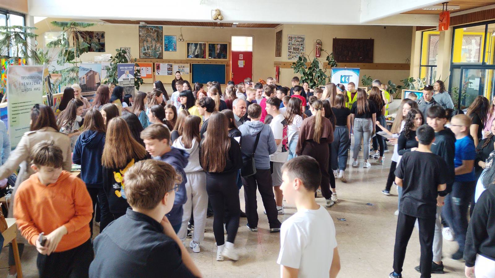 Прехрамбено-Хемијске школе