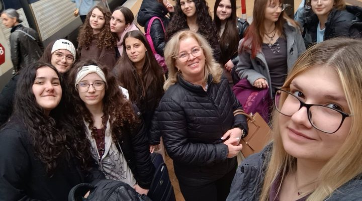 Данска авантура је почела Насловна